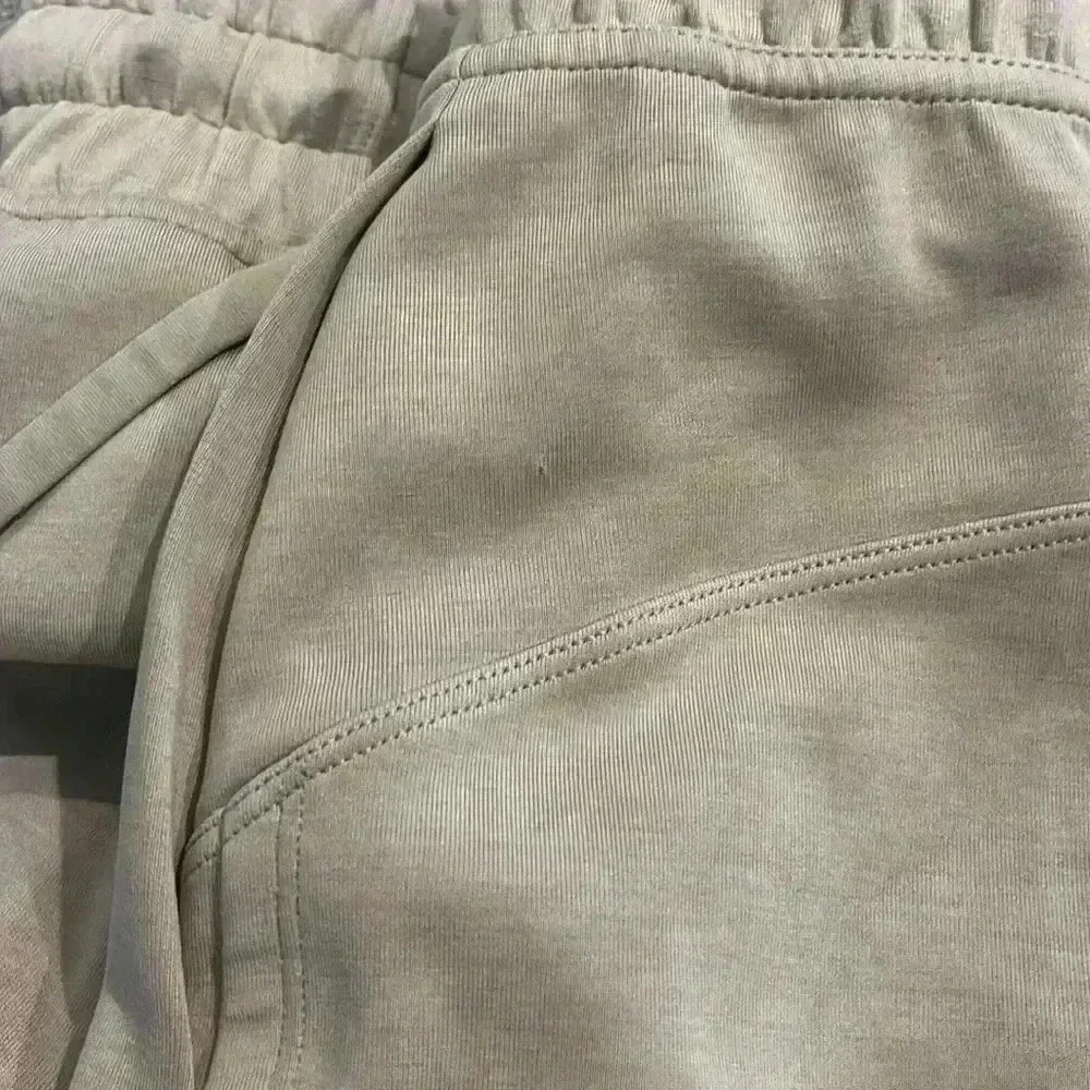 Lululemon Soft Ambitions Hi Rise Shorts in Trench 4”